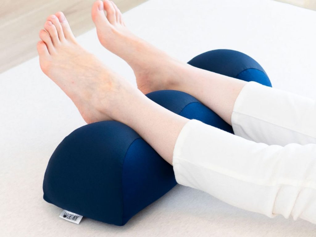 王様の足枕 Foot Pillow